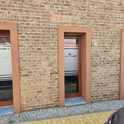 07 Beklebung Tresen Fenster 06