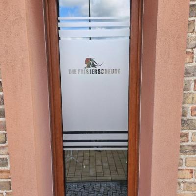 07 Beklebung Tresen Fenster 07