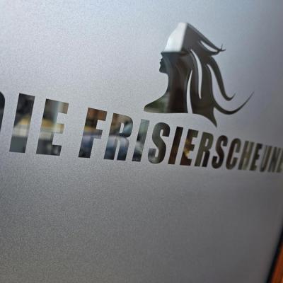 07 Beklebung Tresen Fenster 09